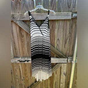 👗Spense black/white v neck high/low midi dress ( part of 3 for $25 promo)